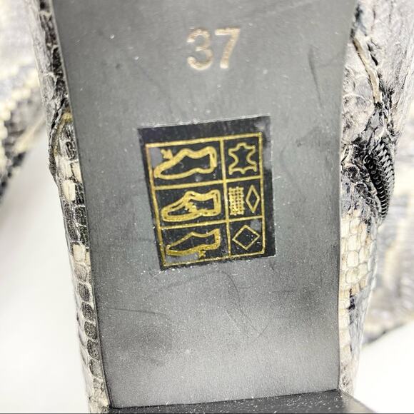 Dusano Womens Boots Size 37 Snakeskin Python Print Chunky Heeled Mobwife Retro - Picture 10 of 10